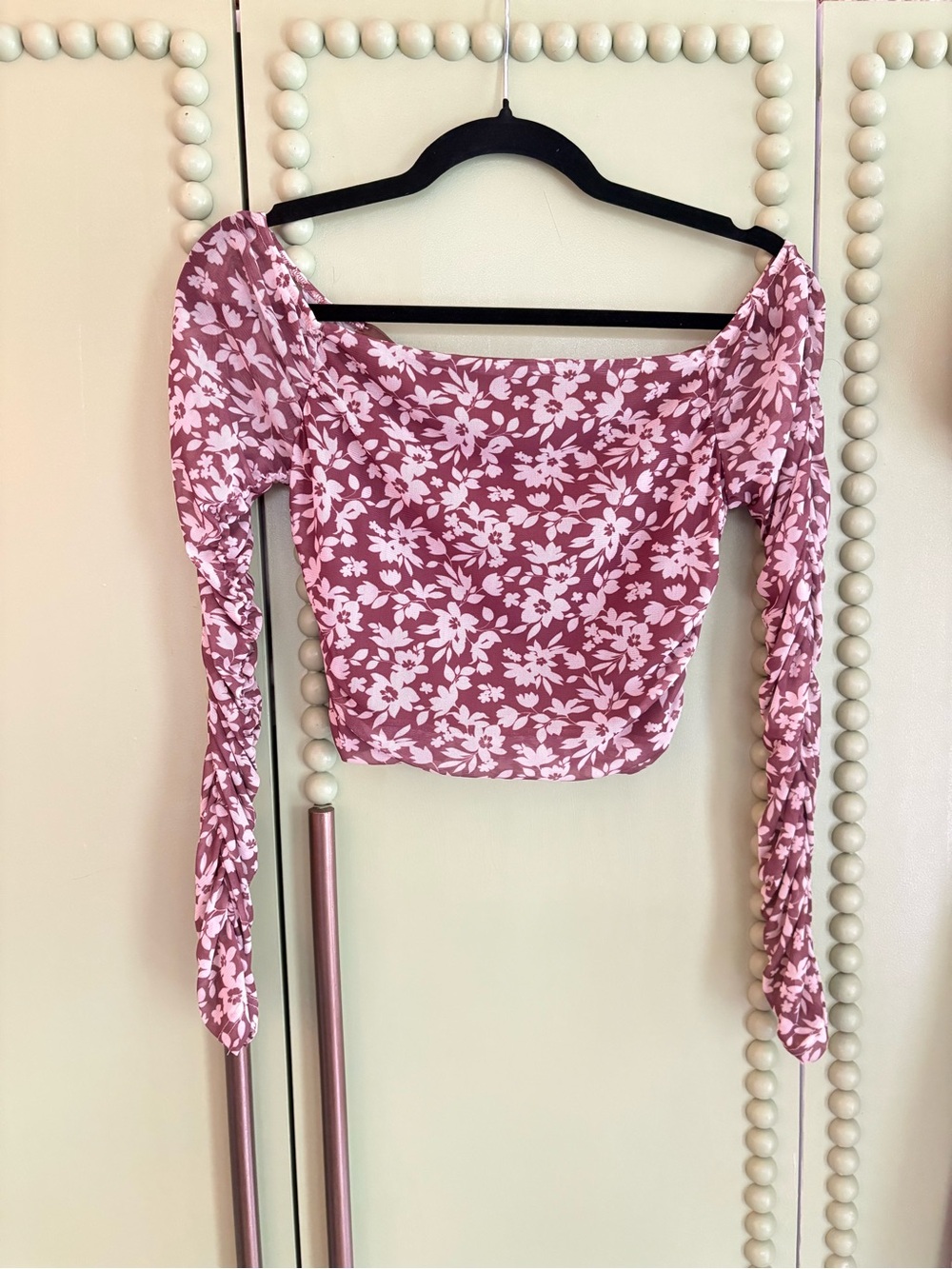 Le Lis Collection Brown Floral Off-Shoulder Ruched Sleeve Crop Top